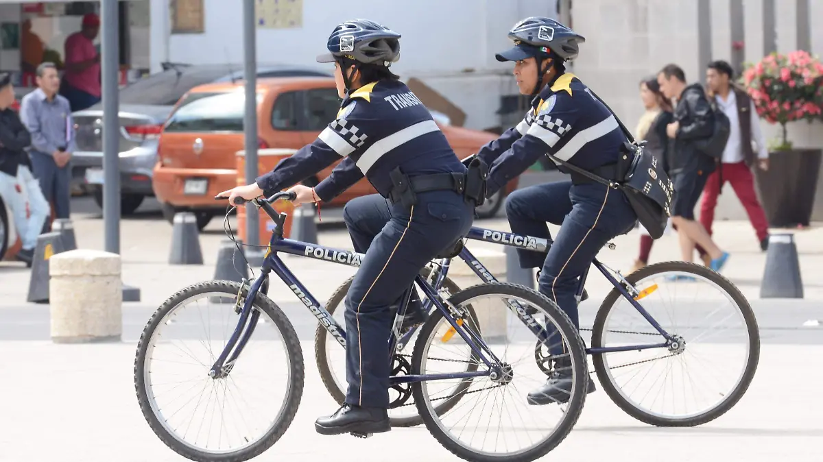 MUJERES POLICIAS DE TRANSITO (1)